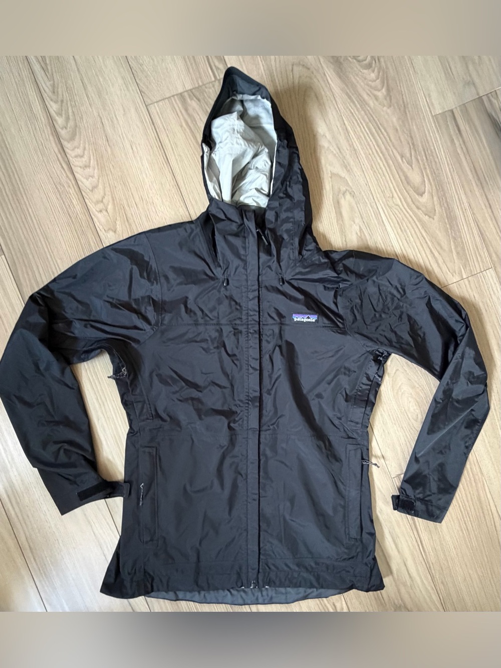 Patagonia Torrentshell 3L Rain Jacket Women XS Black Hooded Waterproof Techwear